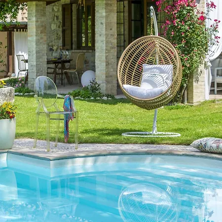 Marche Close Culture